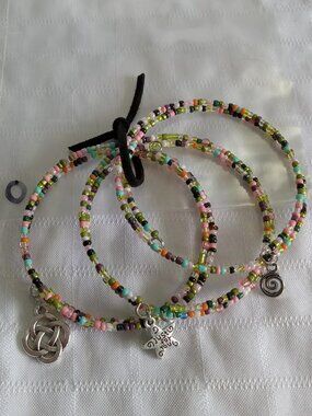 O - Handmade memory wire bracelets set with beads and pendants